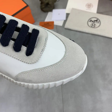 Sneakers Bouncing