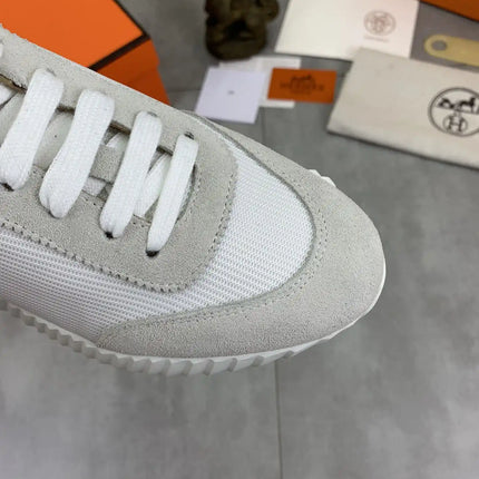 Sneakers Bouncing