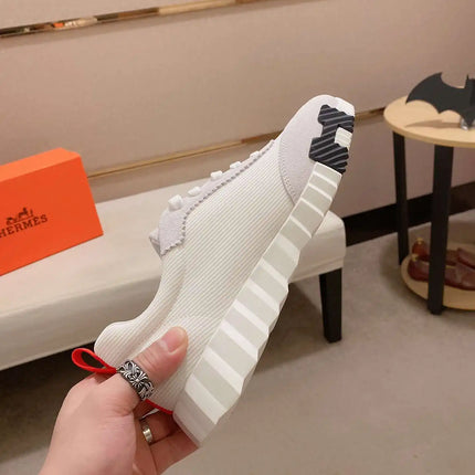 Sneakers Bouncing