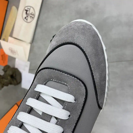 Sneakers Bouncing