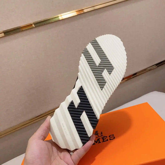 Sneakers Bouncing