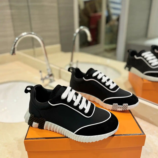 Sneakers Bouncing
