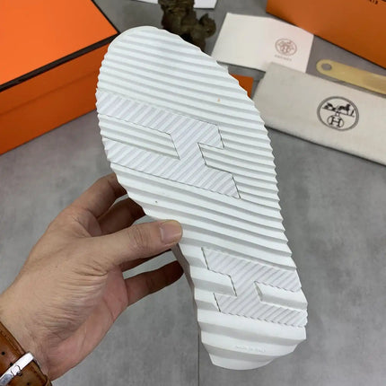 Sneakers Bouncing