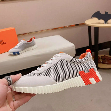 Sneakers Bouncing