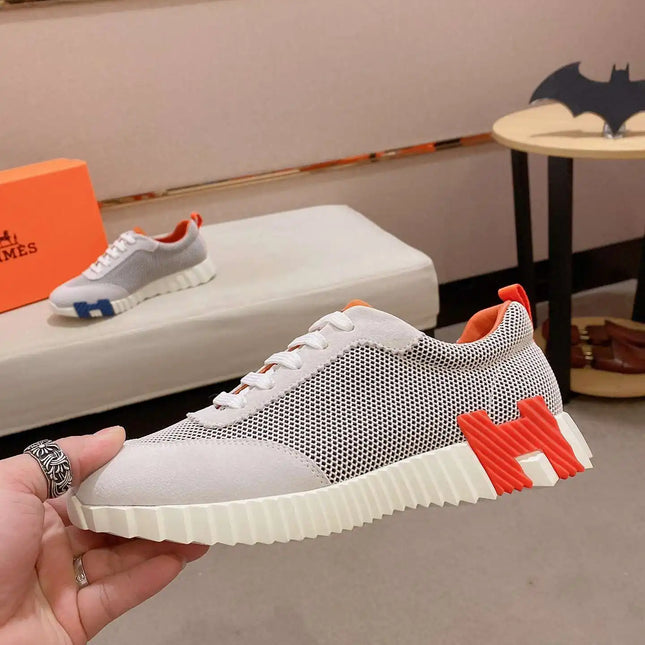 Sneakers Bouncing