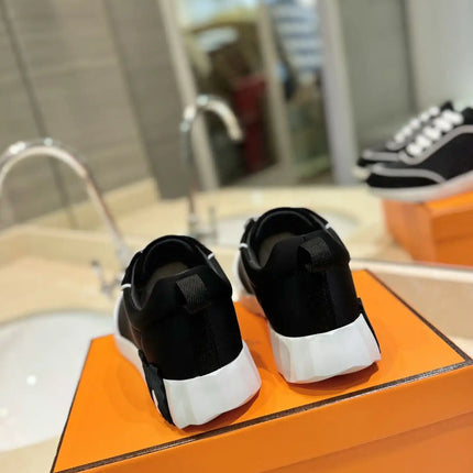Sneakers Bouncing