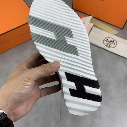 Sneakers Bouncing