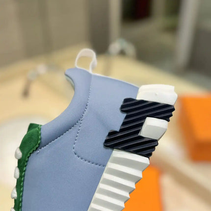 Sneakers Bouncing