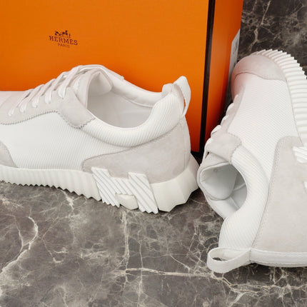 Sneakers Bouncing