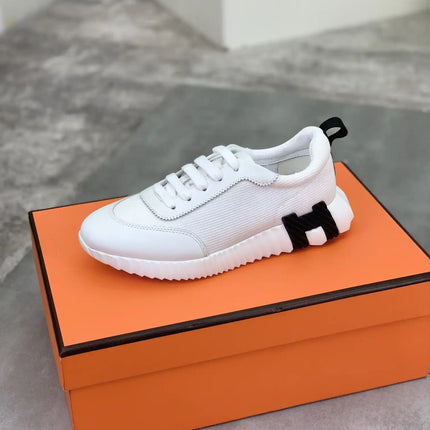 Sneakers Bouncing