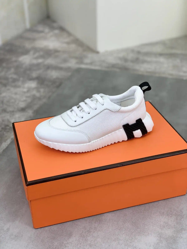 Sneakers Bouncing