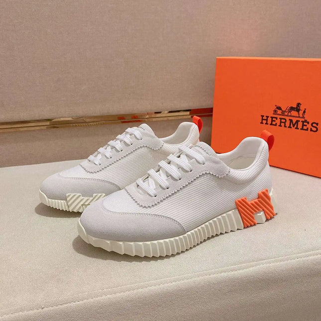 Sneakers Bouncing