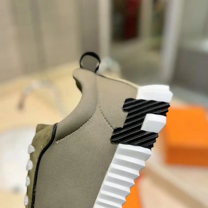 Sneakers Bouncing