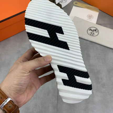 Sneakers Bouncing